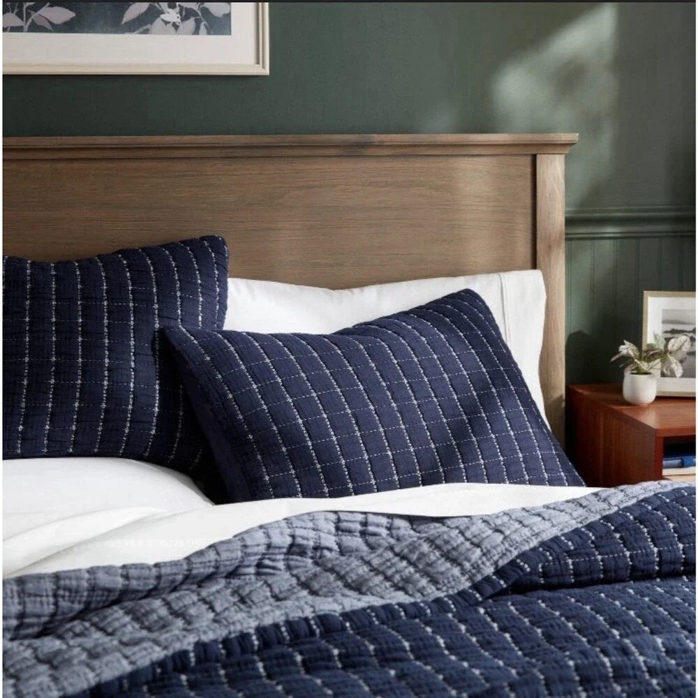 Standard Yarn Dye Crinkle Grid Quilt Sham Ivory/Navy Threshold 20”x26”